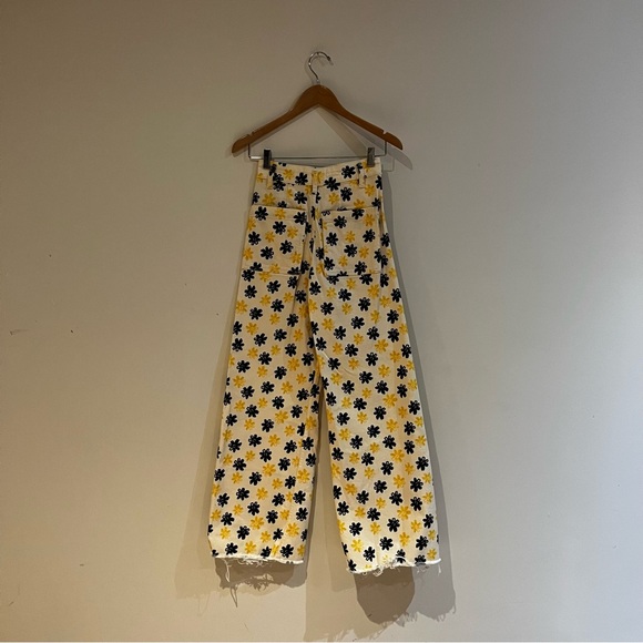beige zara pants with black and yellow flower patterns. wide, high-waisted pants - Picture 5 of 7
